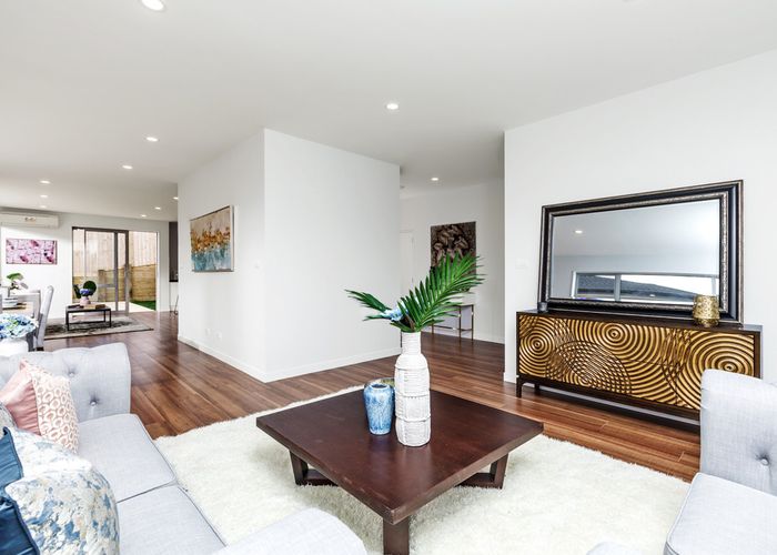  at 8A Albany Highway, Greenhithe, Auckland