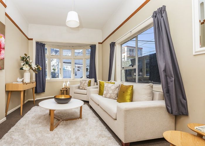  at 43 Roxburgh Street, Mount Victoria, Wellington