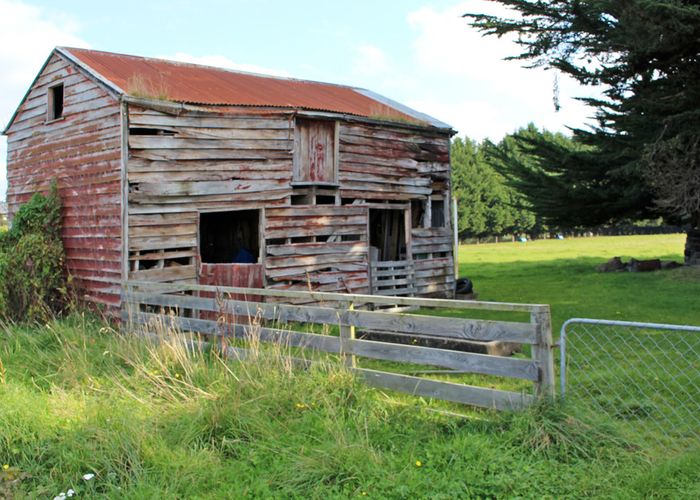  at 17 District Road, Kennington