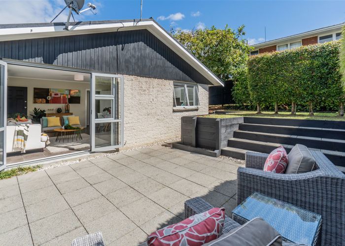  at 2/5 Huapai Street, Onehunga, Auckland