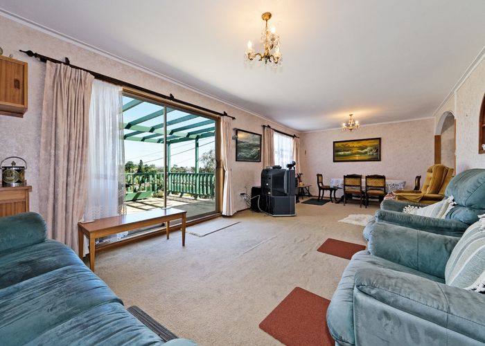 at 10 Springside Place, New Lynn, Auckland