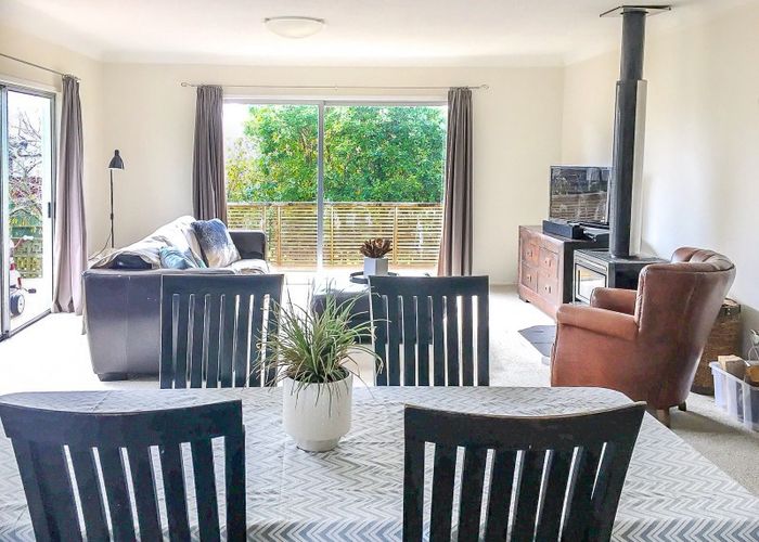  at 76 Roberts Road, Te Atatu South, Auckland