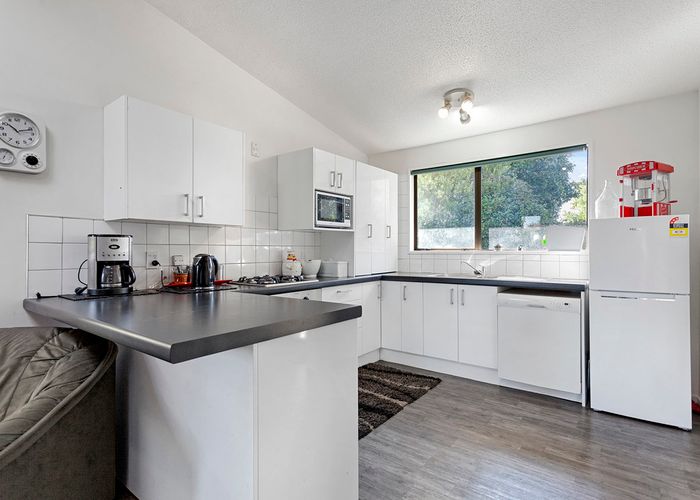 at 6 Binstead Place, Avondale, Christchurch