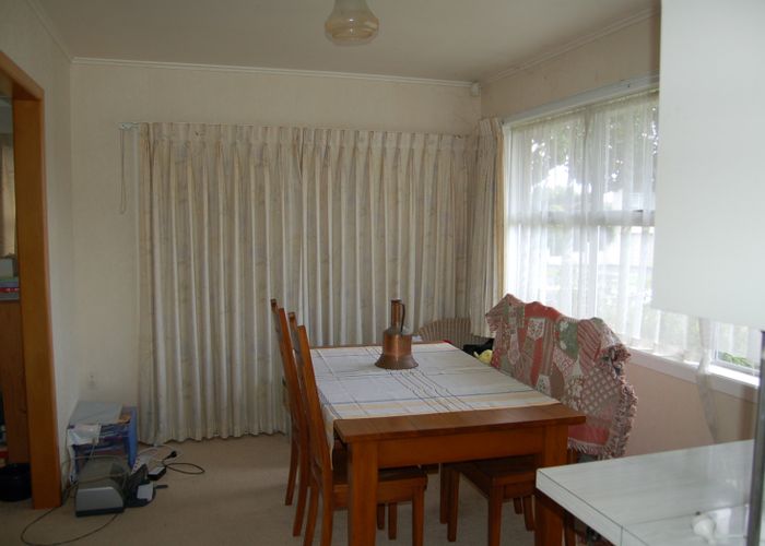  at 8 Glen Lynne Avenue, Queenwood, Hamilton