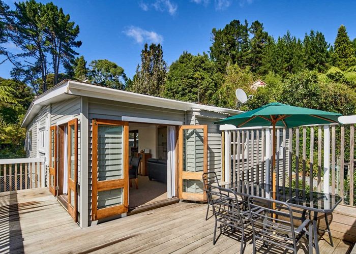  at 33 Wyndham Road, Pinehaven, Upper Hutt