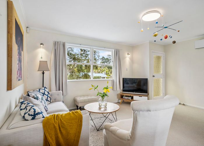  at 2/32 Paragon Avenue, Beach Haven, Auckland