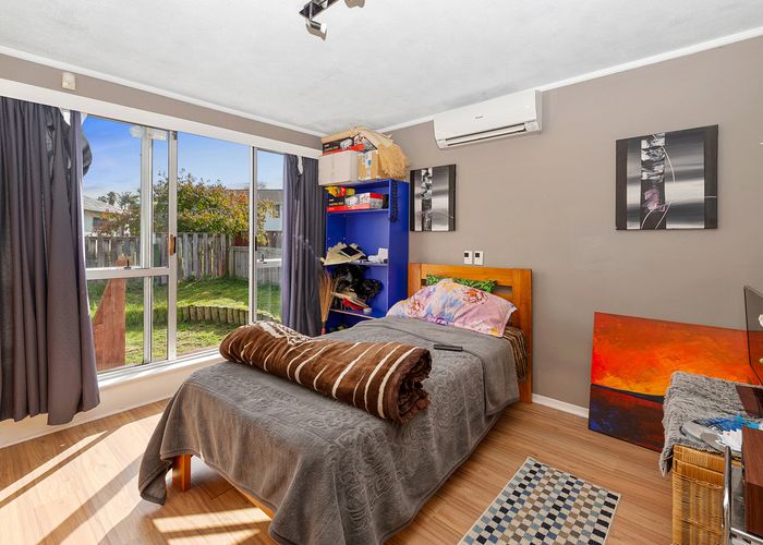  at 31 Harmel Road, Glendene, Auckland