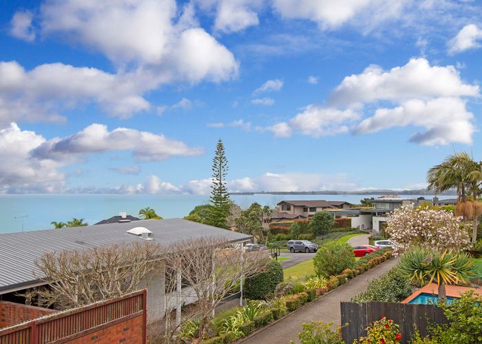 Free property data for 10 Burford Place, Mellons Bay, Auckland homes