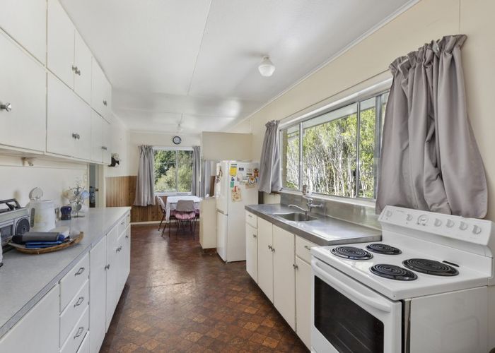  at 40 Elmslie Road, Pinehaven, Upper Hutt