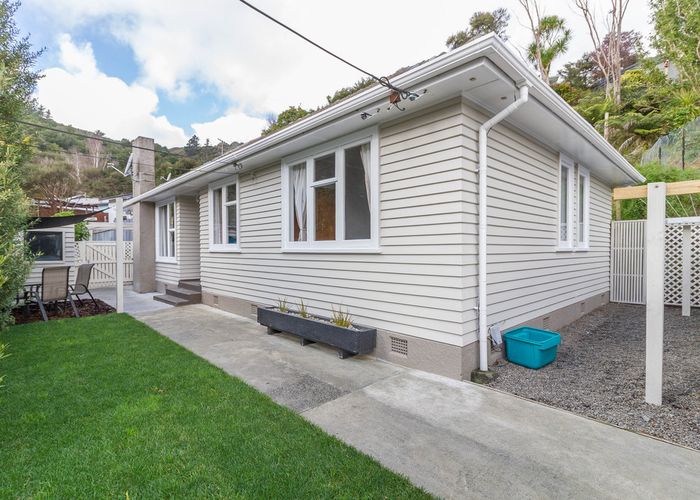  at 8 John Street, Stokes Valley, Lower Hutt