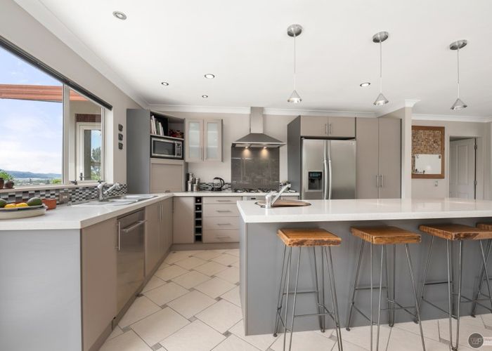  at 10 Pomare Road, Tirohanga, Lower Hutt