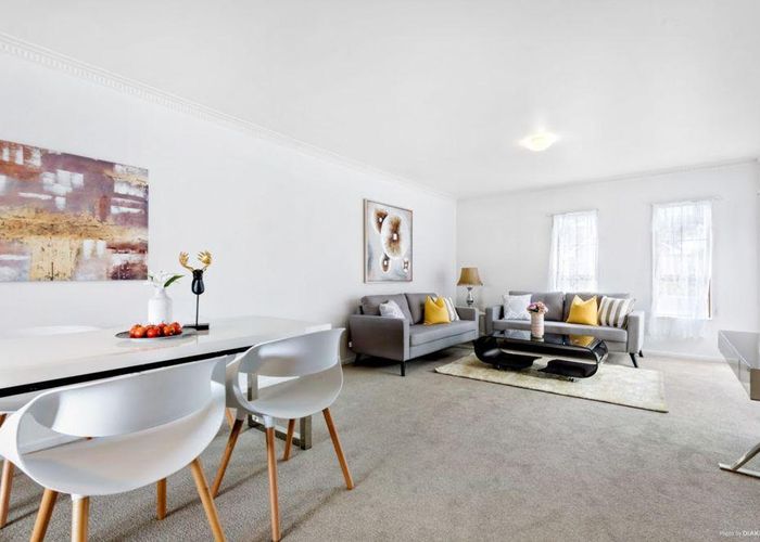  at 2/15 Alfriston Road, Manurewa East, Auckland