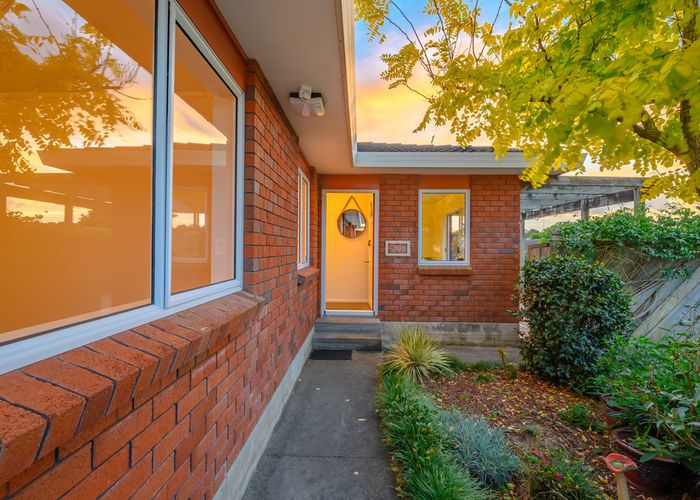  at 2/99 Aviemore Drive, Highland Park, Auckland