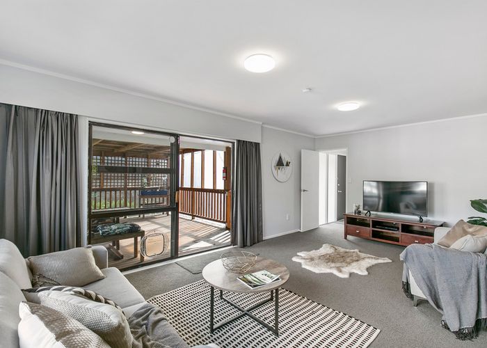  at 2/19 Rosier Road, Glen Eden, Auckland