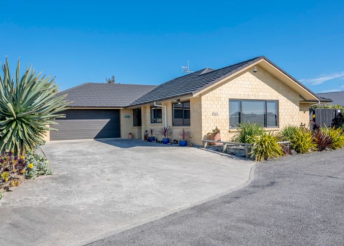  at 1 Barbaras Way, Waikanae Beach, Waikanae