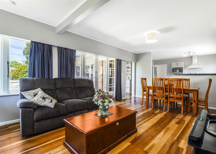  at 11 Fenwick Crescent, Hillcrest, Hamilton