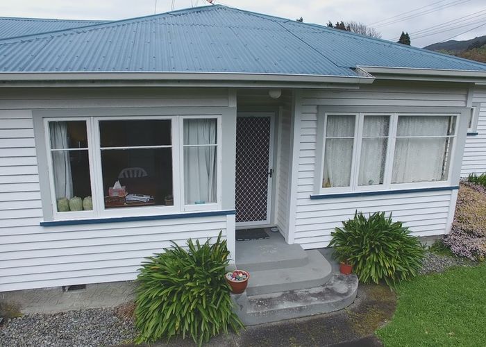  at 42 Wakefield Street, Featherston