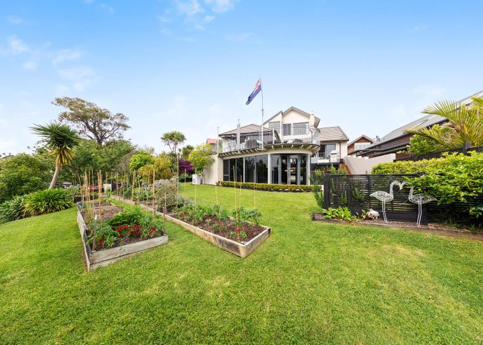  at 8 Lister Street, Point Chevalier, Auckland