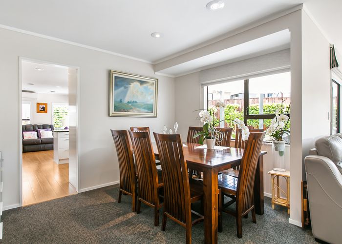  at 4 Woodview Rise, Botany Downs, Auckland