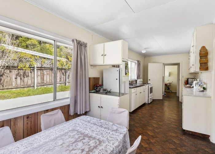  at 40 Elmslie Road, Pinehaven, Upper Hutt