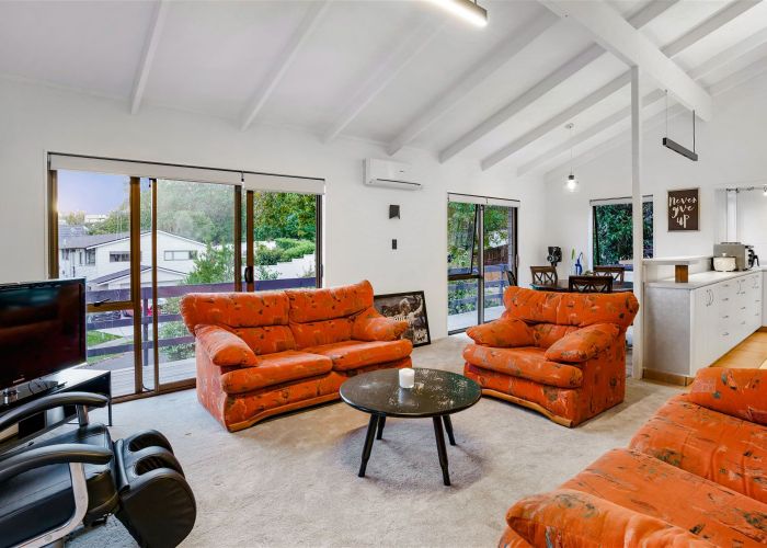  at 42 Holyoake Place, Chatswood, Auckland