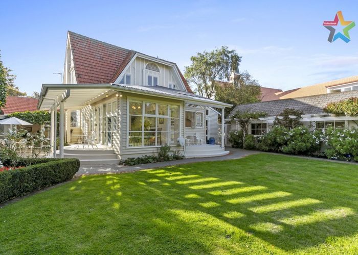  at 4 Manuka Avenue, Woburn, Lower Hutt