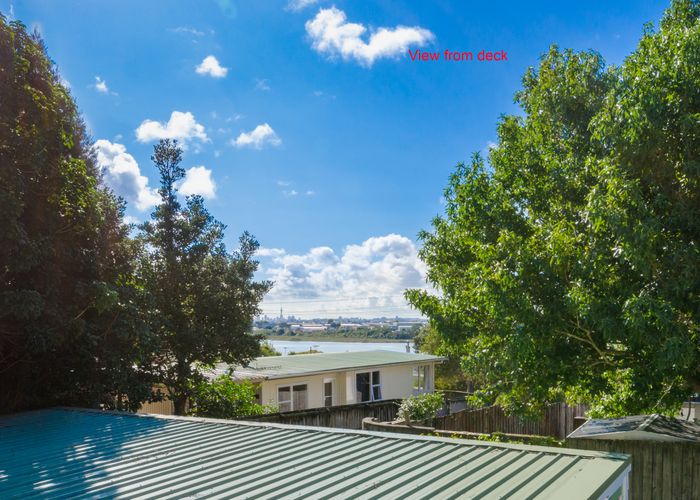  at 2/3 Talavera Place, Te Atatu South, Auckland