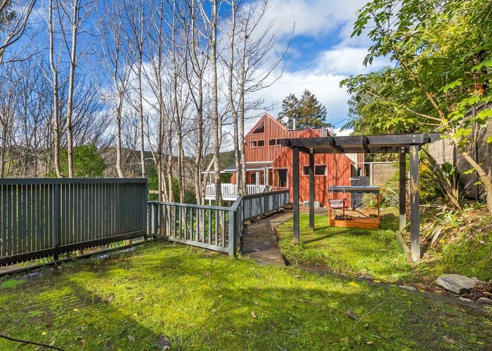  at 9 Avro Road, Blue Mountains, Upper Hutt