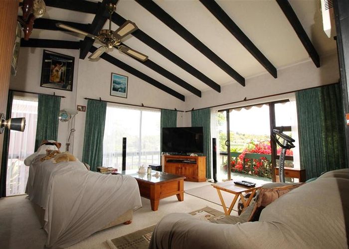  at 1/83 Bramley Drive, Farm Cove, Auckland