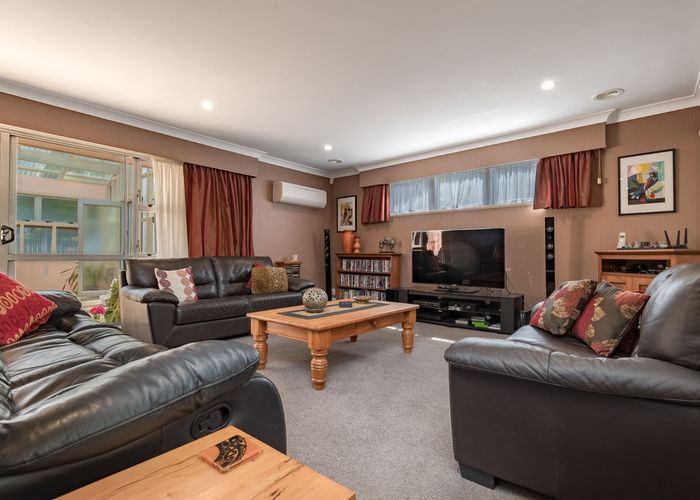  at 75 Victory Crescent, Tawa, Wellington