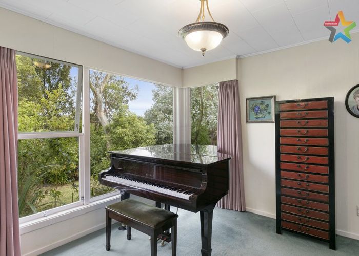  at 18 Sunshine Crescent, Kelson, Lower Hutt