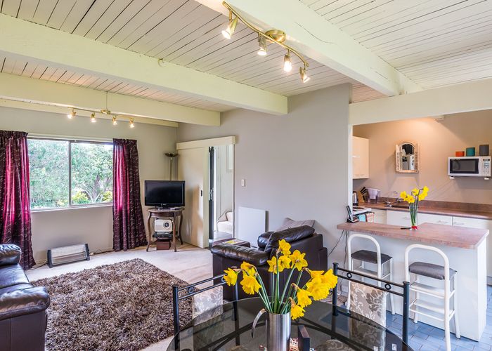  at 114 Akaroa Drive, Maupuia, Wellington