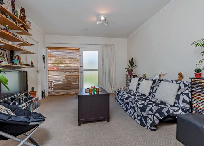 at 8/111 Patteson Avenue, Mission Bay, Auckland