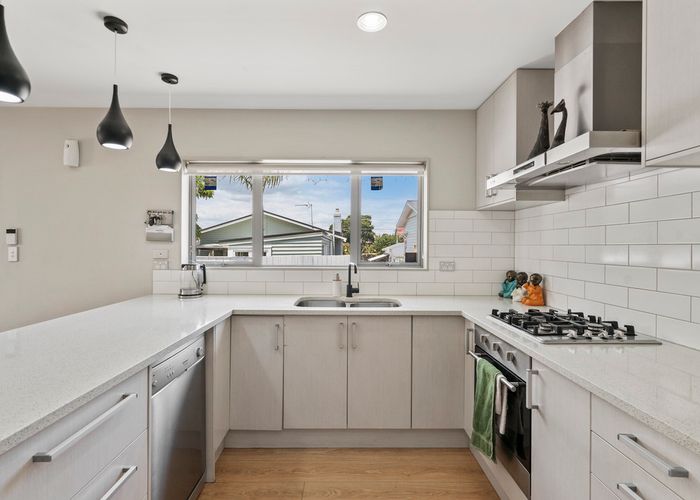  at 2/53 Hutchinson Avenue, New Lynn, Auckland