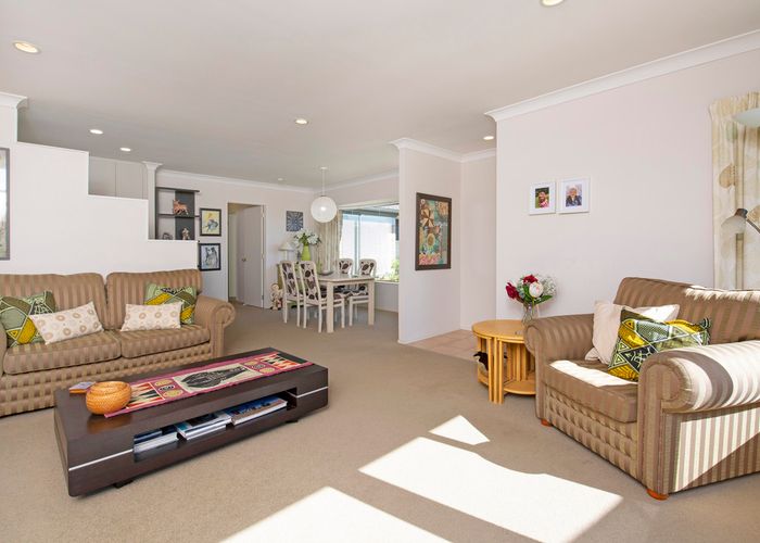  at 3/6 Marbeth Court, Botany Downs, Auckland