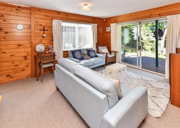  at 1/133 Carnoustie Drive, Wattle Downs, Auckland