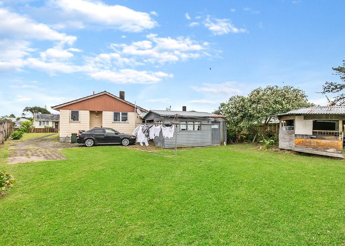  at 5 Fairey Place, Mangere, Auckland