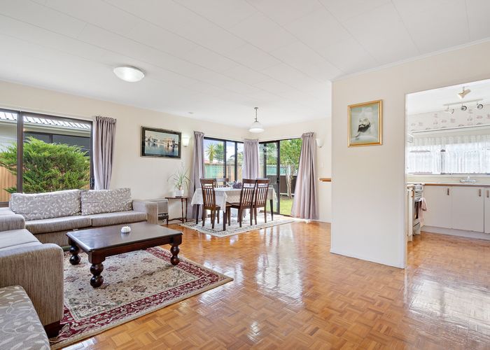  at 2/77 Fitzroy Street, Papatoetoe, Auckland