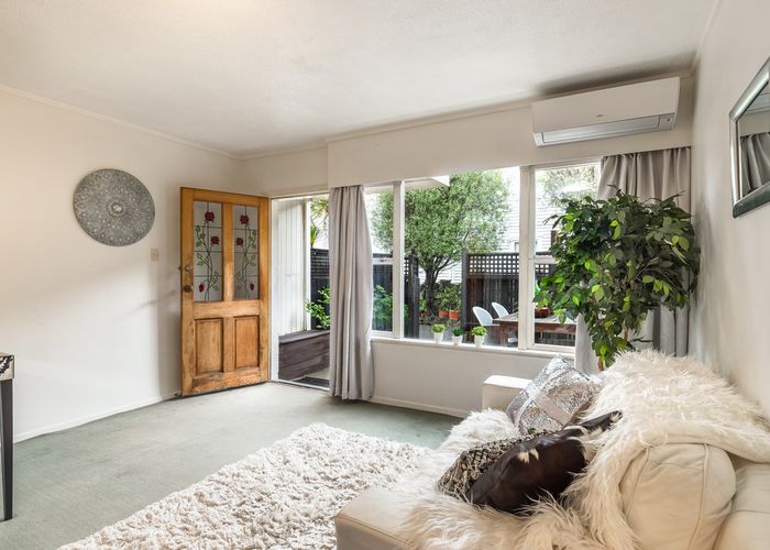  at 2/35 Esplanade Road, Mount Eden, Auckland