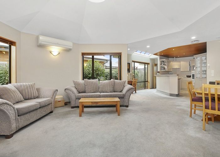  at 2/113 Avonhead Road, Avonhead, Christchurch