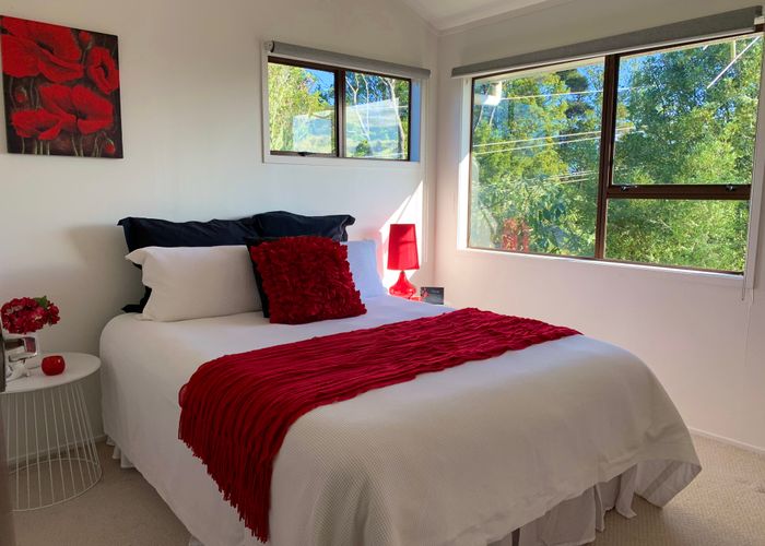  at 2/39 Brunton Place, Glenfield, Auckland