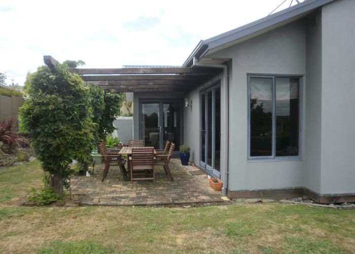  at 6 Palm Grove Drive, Western Heights, Hamilton