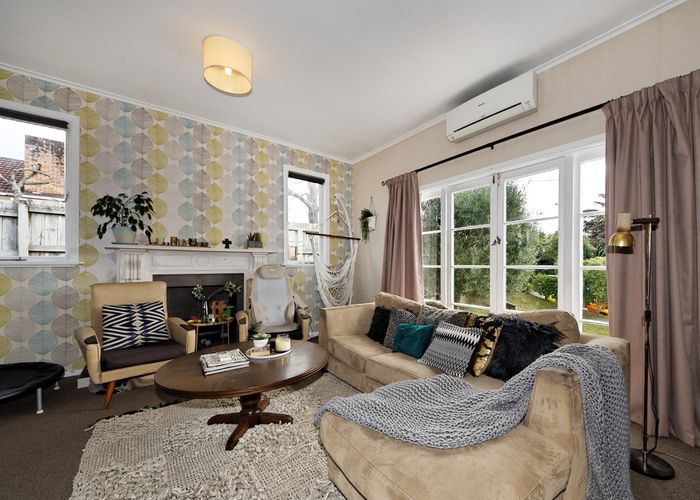  at 8 Glen Road, Ranui, Auckland