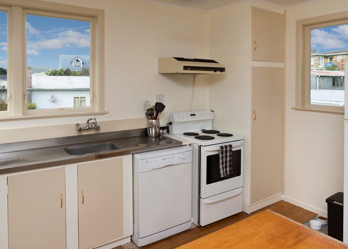  at 57 Takapuwahia Drive, Takapuwahia, Porirua