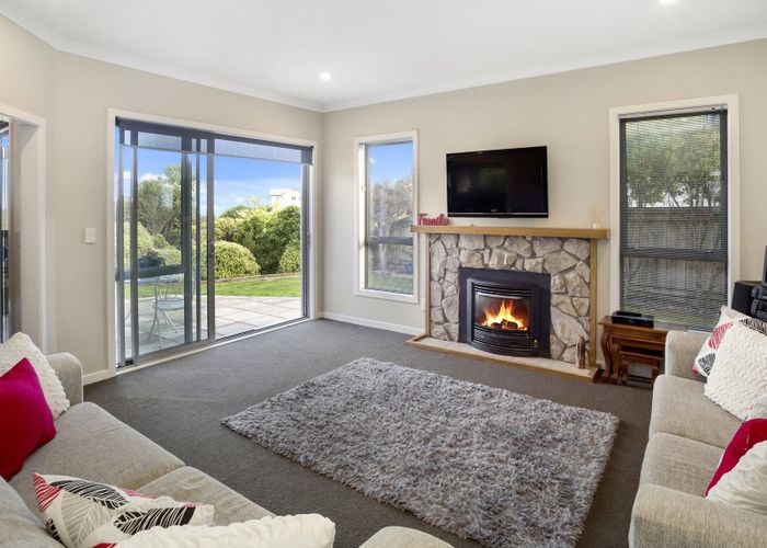  at 17 Meadowbank Drive, Belmont, Lower Hutt