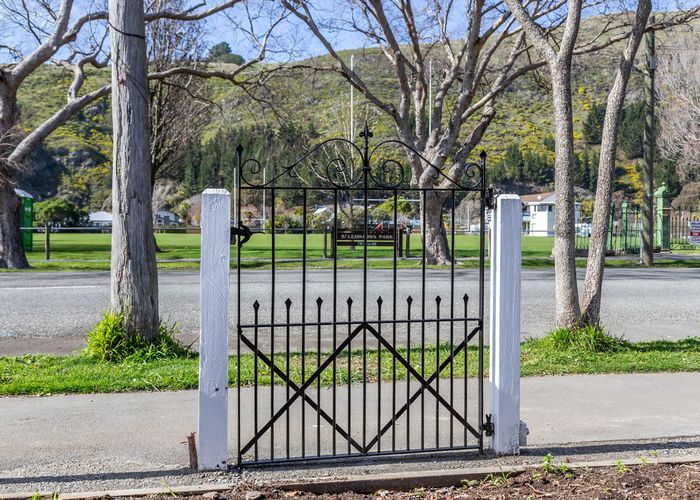  at 4 St Leonards Square, Sumner, Christchurch