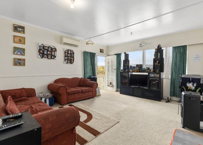  at 4 Oaklands Grove, Clouston Park, Upper Hutt