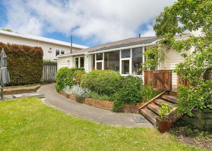  at 18 Plymouth Street, Karori, Wellington