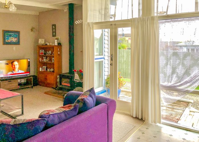  at 7 Rennie Place, The Pines Beach, The Pines Beach