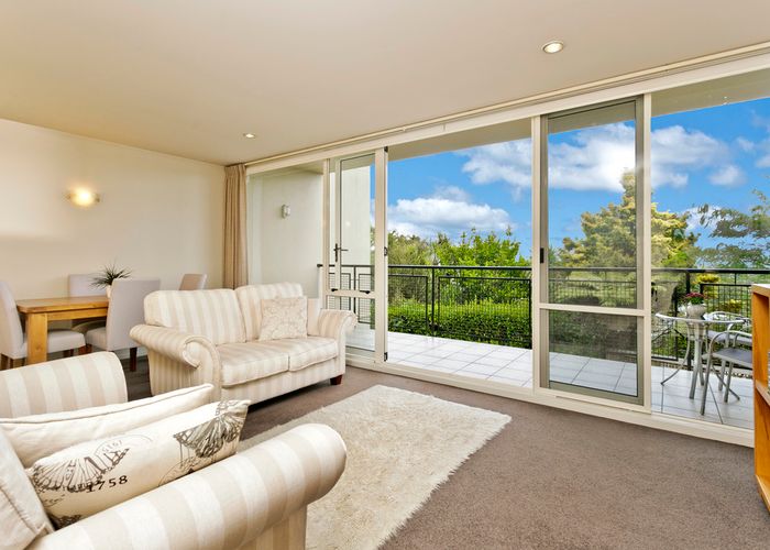  at 2/166 Mokoia Road, Chatswood, Auckland